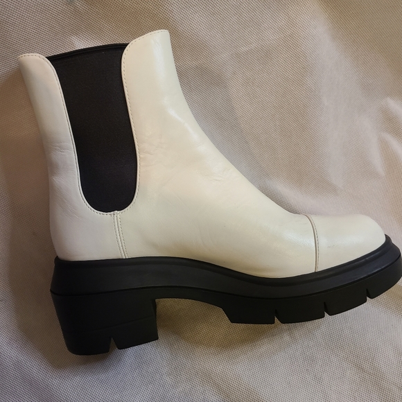 Stuart Weitzman Norah Lug Sole Chelsea Boots - Picture 4 of 11